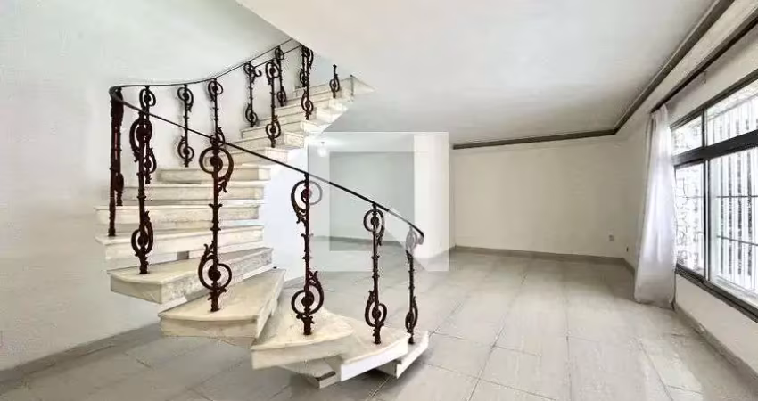 Casa com 4 quartos para alugar na Rua Acácio Vasconcelos, Jabaquara, São Paulo