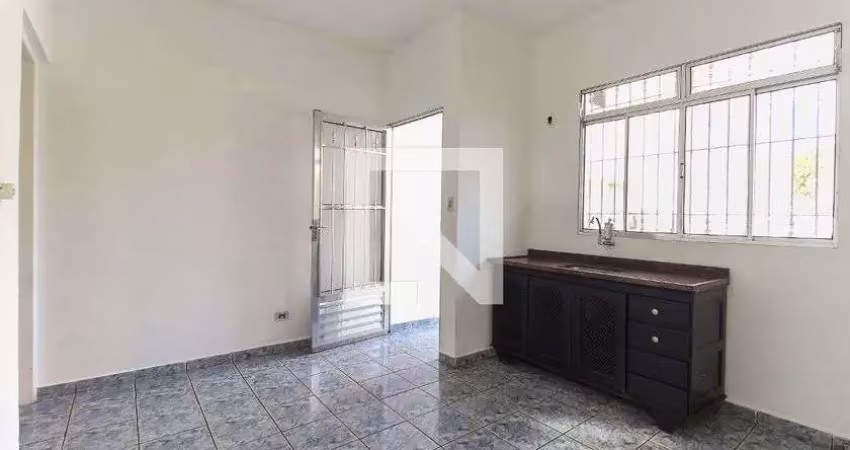 Casa com 1 quarto para alugar na Rua Cambiteiros, Vila Jacuí, São Paulo
