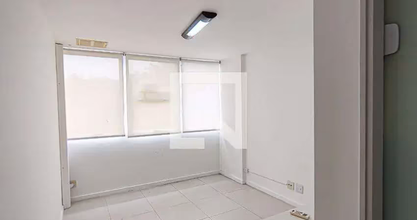 Kitnet / Stúdio para alugar na Avenida Olof Palme, Jacarepaguá, Rio de Janeiro