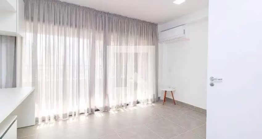 Kitnet / Stúdio para alugar na Avenida Santo Amaro, Chácara Santo Antônio, São Paulo