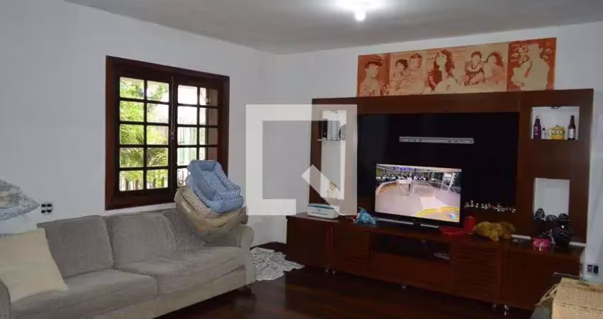 Casa com 6 quartos para alugar na Rua Oscar Lopes, Anil, Rio de Janeiro