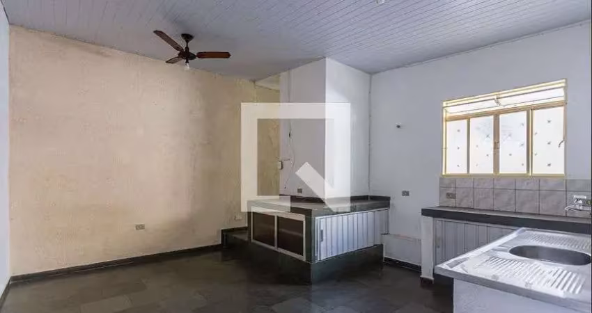 Casa com 1 quarto para alugar na Rua Antônio Francisco Lisboa, Vila Luzita, Santo André