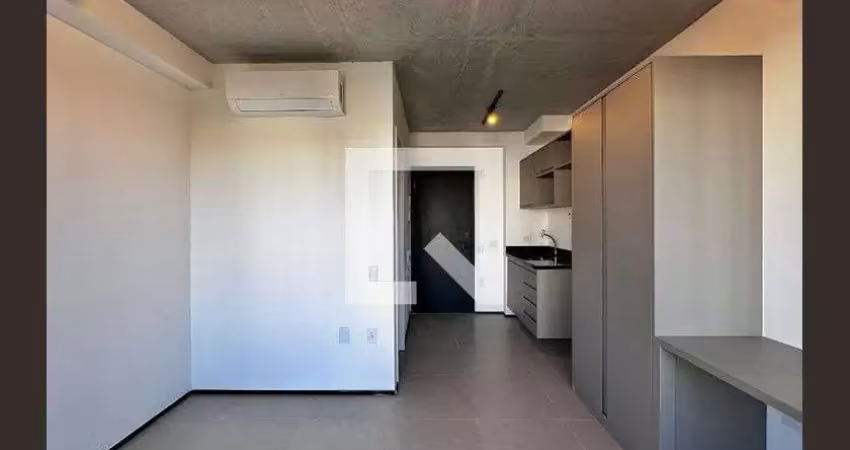 Kitnet / Stúdio para alugar na Avenida Santo Amaro, Chácara Santo Antônio, São Paulo