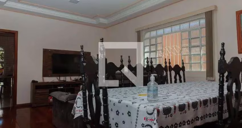 Casa para aluguel - saraiva, 3 quartos,  1000 m² - uberlândia