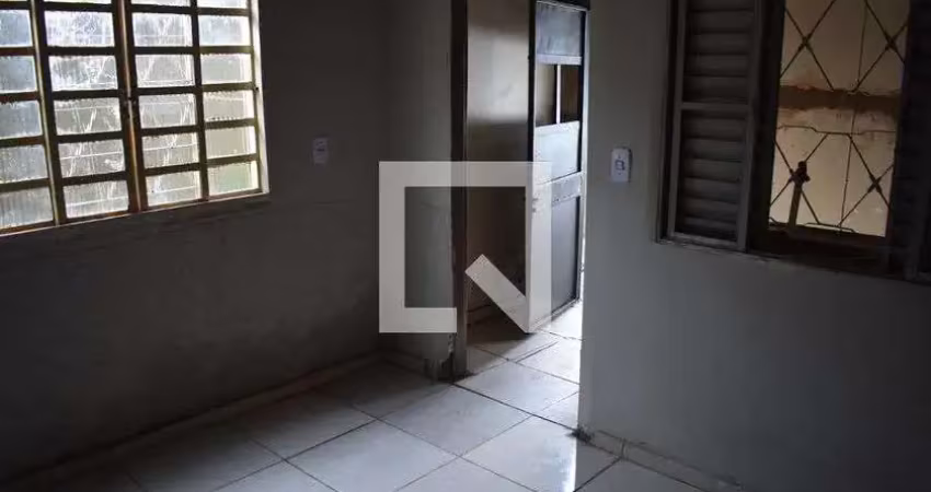 Casa para aluguel - samambaia sul, 1 quarto,  50 m² - brasília