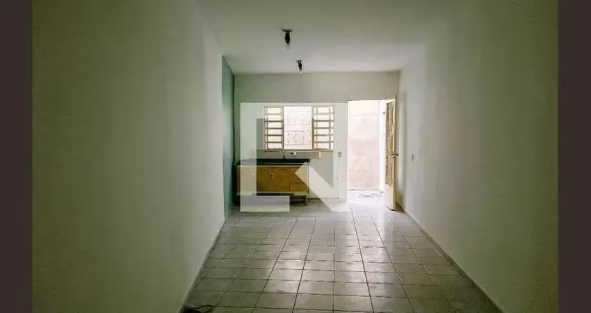 Casa com 2 quartos para alugar na Rua Gumercindo de Paula, Vila Miriam, São Paulo