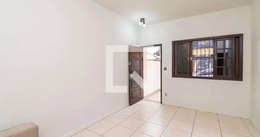 Casa com 2 quartos para alugar na Rua Guatemala, Penha, Rio de Janeiro