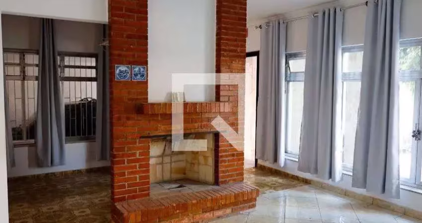 Casa com 2 quartos para alugar na Rua Vitório Vanuci, Vila Yara, Osasco