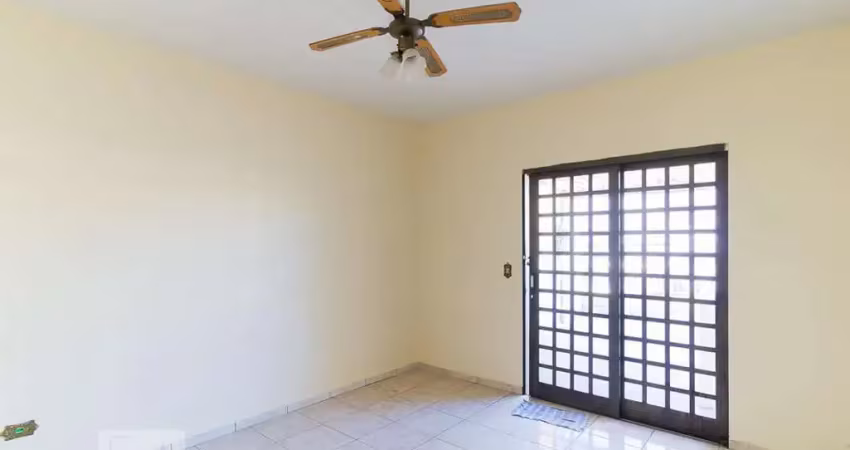 Casa com 2 quartos para alugar na Rua Copará, Cangaíba, São Paulo