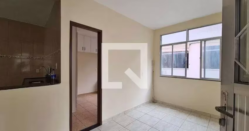 Casa com 2 quartos para alugar na Rua Fábio Luz, Méier, Rio de Janeiro