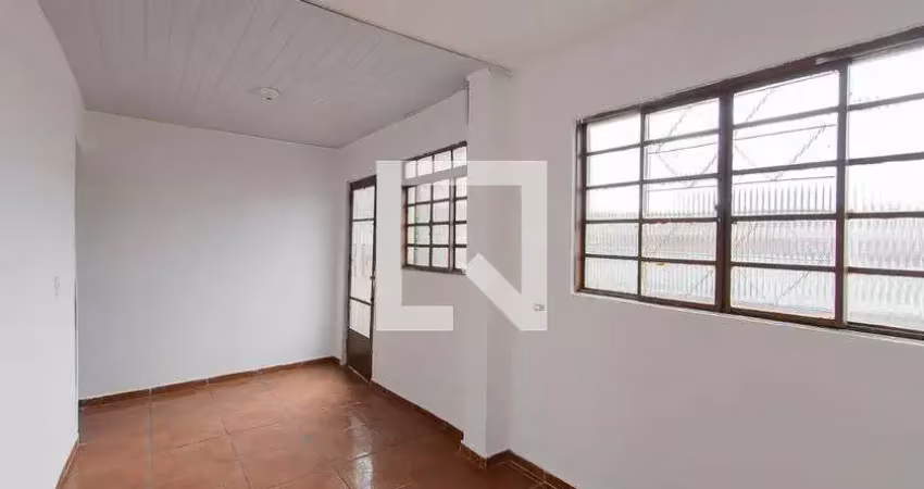 Casa com 2 quartos para alugar na Rua Hermenegildo Gois Parente, Ponte Rasa, São Paulo