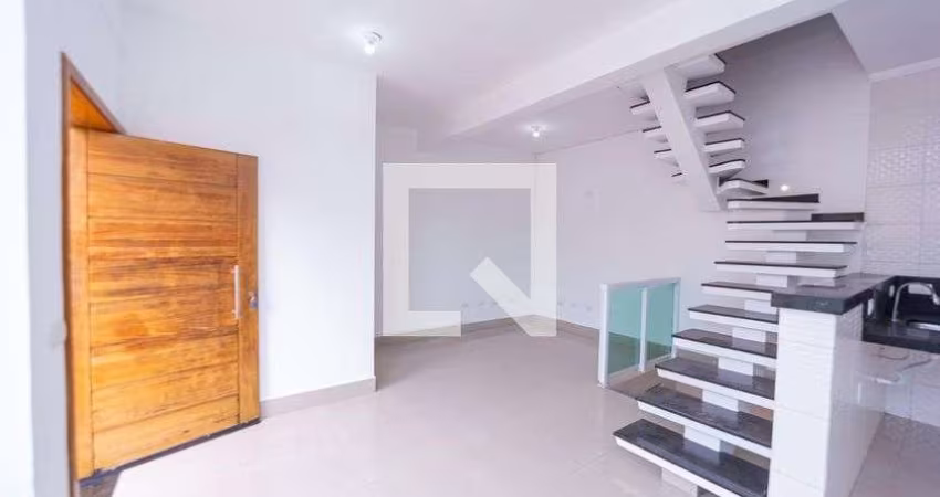 Casa com 2 quartos para alugar na Rua Gaspar da Silveira, Ponte Rasa, São Paulo