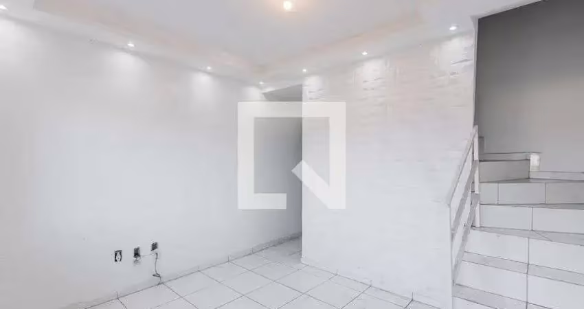 Casa com 2 quartos para alugar na Rua Lourenço Cândido de Siqueira, Jardim Arize, São Paulo