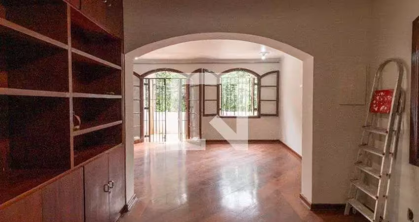 Casa com 3 quartos para alugar na Rua Ester Hegedus, Butantã, São Paulo