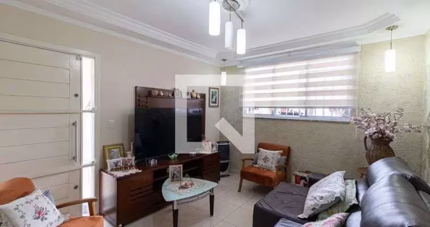 Casa com 3 quartos para alugar na Rua Sambaiba, Vila Ré, São Paulo