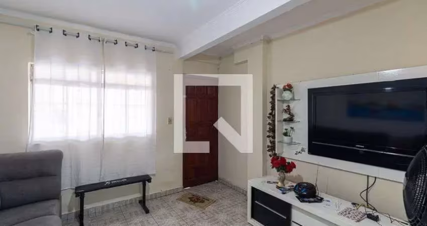 Casa com 3 quartos para alugar na Rua Paricatuba, Vila Ré, São Paulo