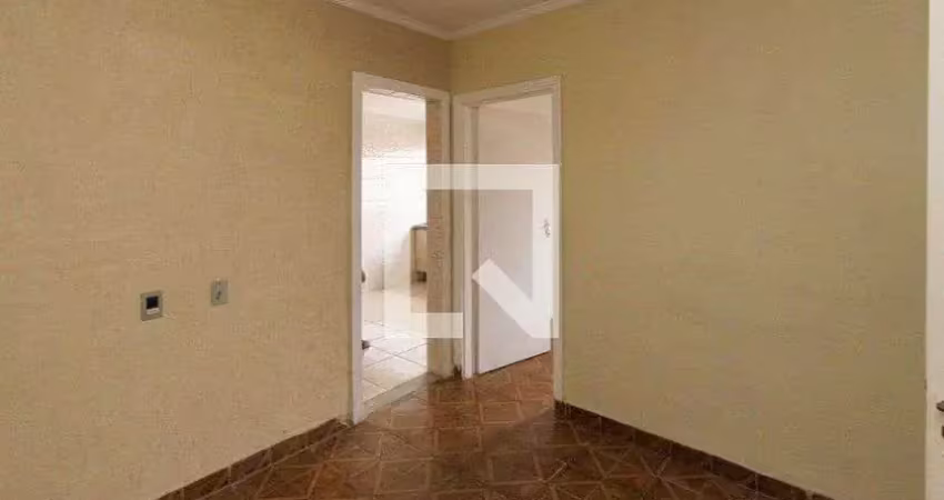 Casa com 2 quartos para alugar na Rua Príncipe da Beira, Vila Alpina, São Paulo