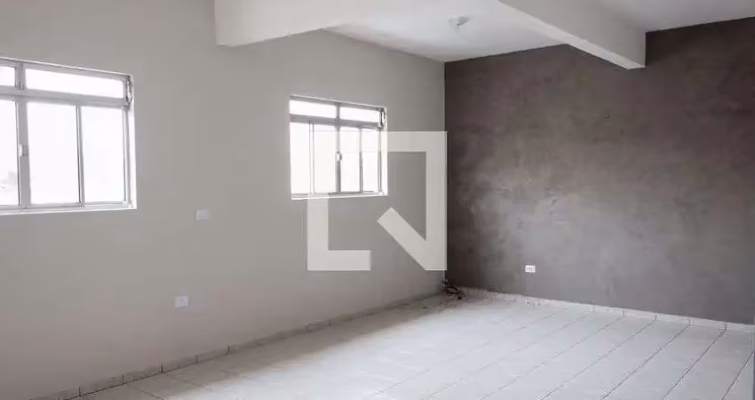 Casa com 2 quartos para alugar na Rua Antônio José Nurchis, Vila Yolanda, Osasco