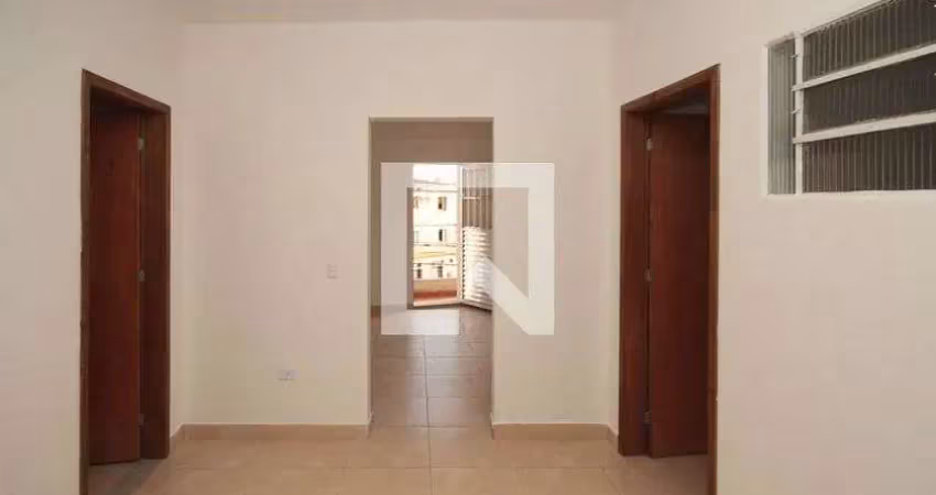 Casa com 2 quartos para alugar na Rua Marcello Müller, Vila Alpina, São Paulo