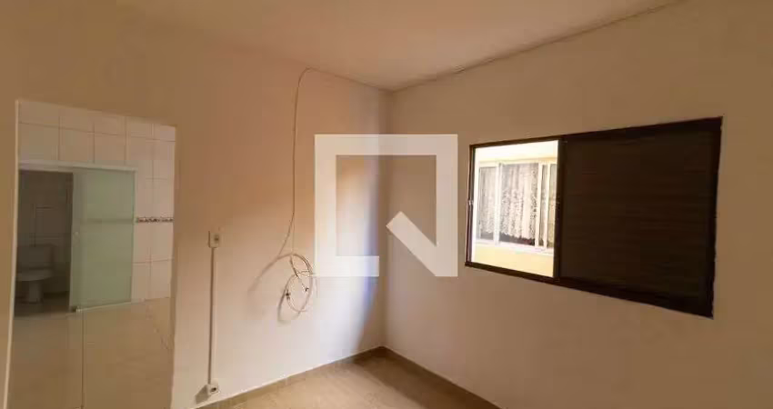 Casa com 1 quarto para alugar na Rua Júlio Rodrigues da Silva, Ponte Rasa, São Paulo