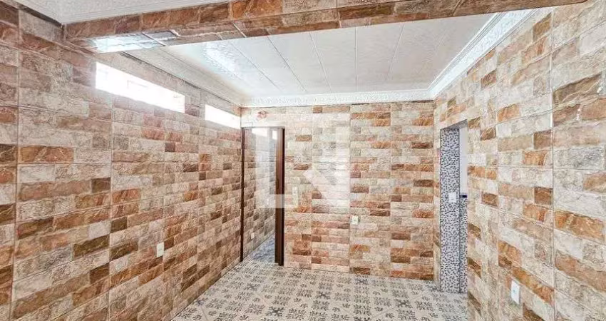 Casa com 2 quartos para alugar na Rua Manoel Ribas, Vila Ema, Carapicuíba