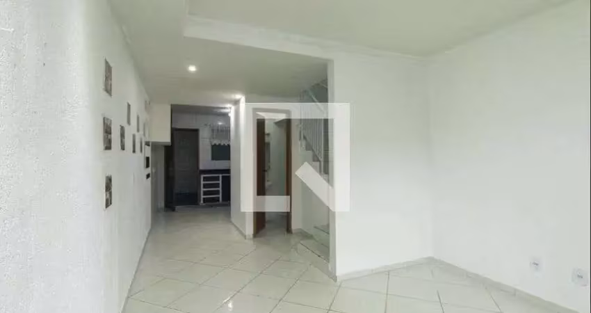 Casa com 2 quartos para alugar na Rua Irineo Maksemiv, Tatuquara, Curitiba