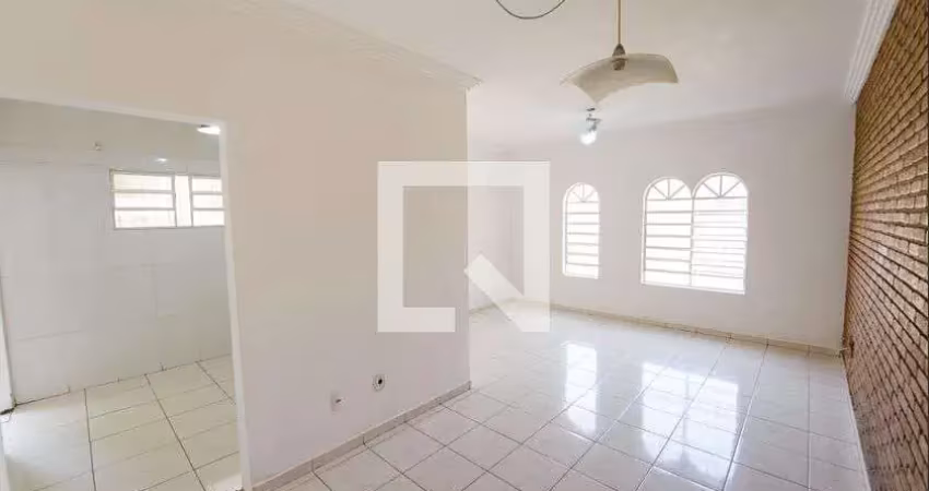 Casa com 3 quartos para alugar na Rua Padre Fischer, Areao, Taubaté