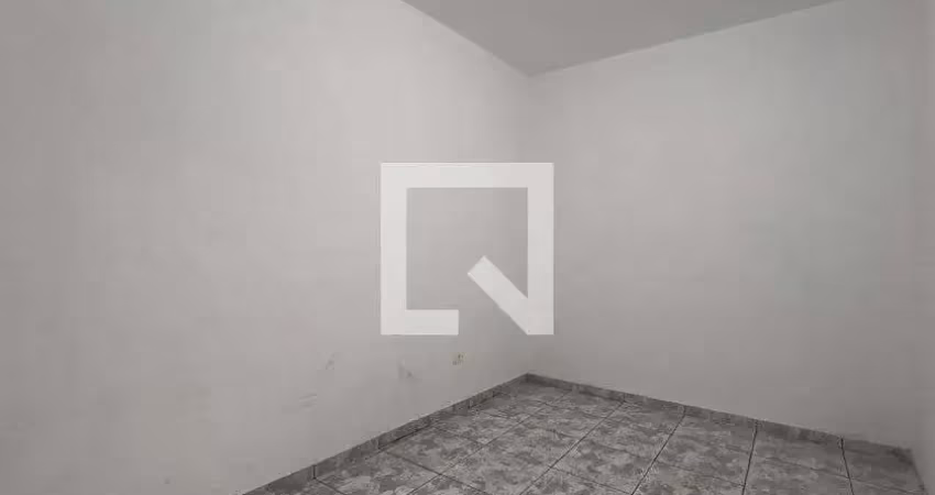 Casa com 2 quartos para alugar na Rua Um, Mikail II, Guarulhos
