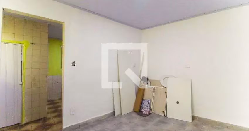 Casa com 1 quarto para alugar na Rua Doutor Miguel Guimarães, Itaquera, São Paulo
