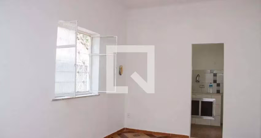 Casa com 2 quartos para alugar na Rua Maria Benjamin, Pilares, Rio de Janeiro