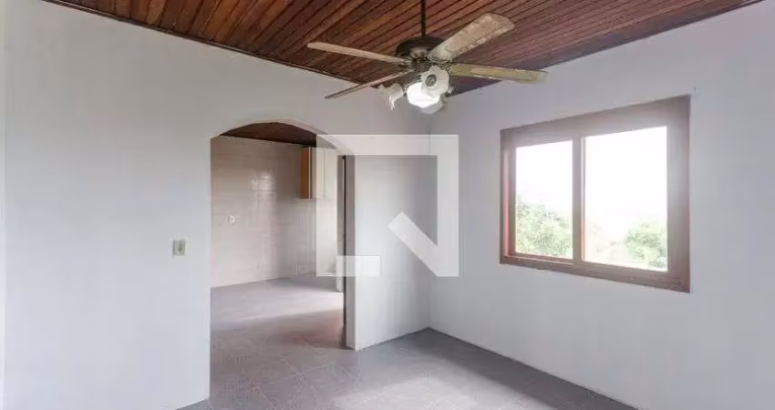 Casa com 2 quartos para alugar na Rua Bazilio Pellin Filho, Camaquã, Porto Alegre