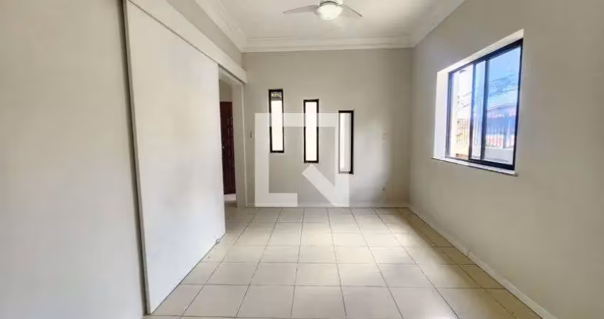 Casa com 3 quartos para alugar na Rua Anfilófio de Carvalho, Barbalho, Salvador