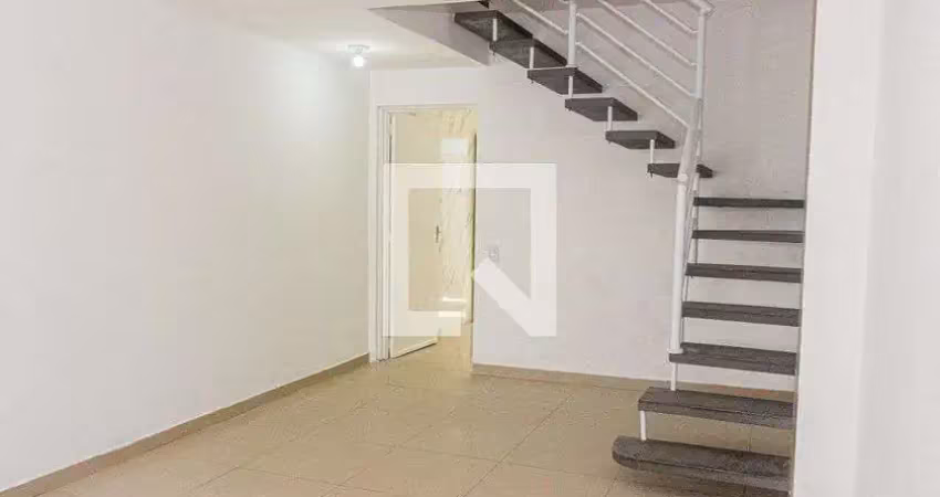 Casa com 2 quartos para alugar na Rua Luís Henrique Pompeu de Camargo, Interlagos, São Paulo