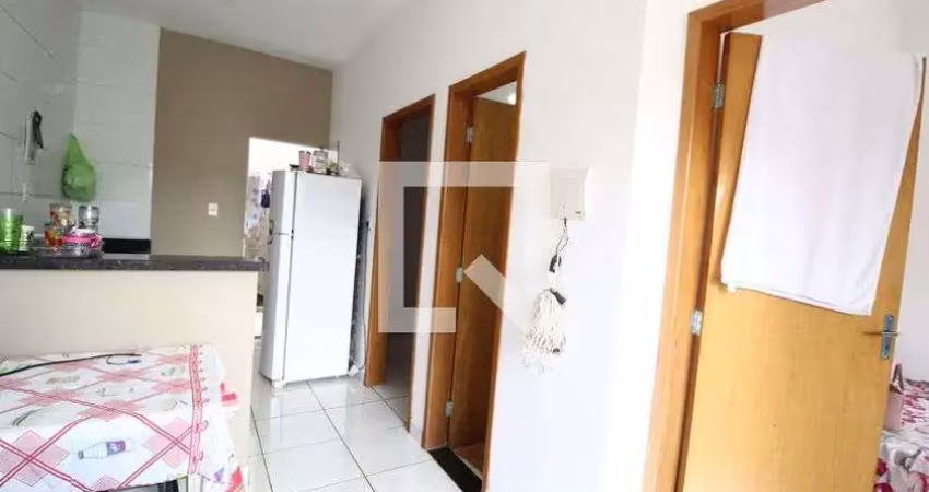 Casa com 2 quartos para alugar na Rua Antônio Francisco Rosa, Aclimação, Uberlândia