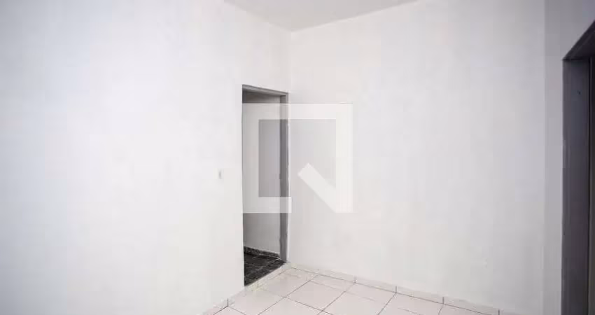 Casa com 2 quartos para alugar na Avenida Presidente Juscelino, Piraporinha, Diadema