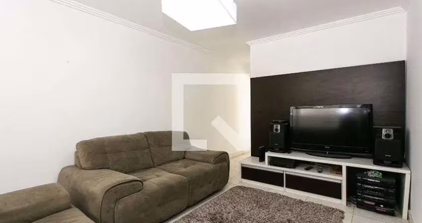 Casa com 3 quartos para alugar na Rua Luís Pinto, Vila Carrão, São Paulo