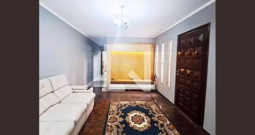 Casa com 3 quartos para alugar na Rua Atília Delbon Biscuola, Centro, Osasco