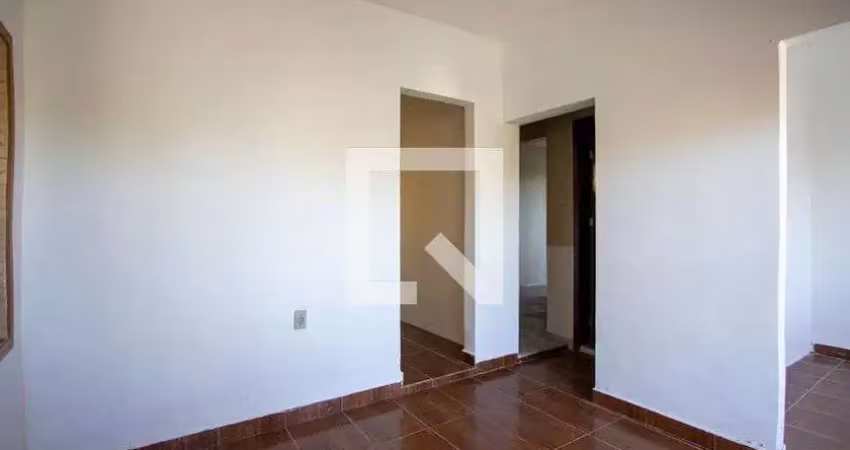 Casa com 2 quartos para alugar na Avenida Paiva 625 - Neves São Gonçalo - Rj 24426-148 Brasil, Paraíso, São Gonçalo