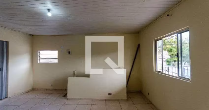 Casa com 2 quartos para alugar na Rua Willis Roberto Banks, Vila Zulmira, São Paulo