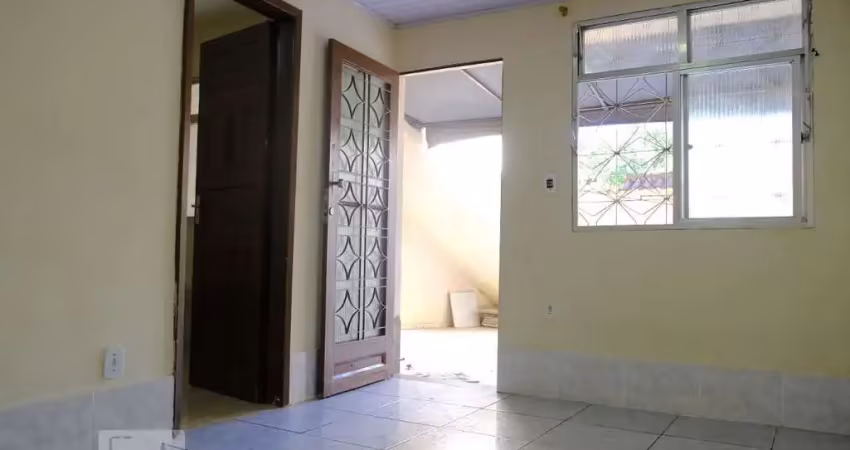 Casa com 2 quartos para alugar na Rua Bacairis, Taquara, Rio de Janeiro
