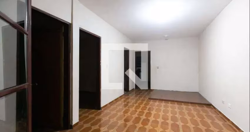 Casa com 2 quartos para alugar na Rua Manuel Soeiro Ramirez, Vila Alzira, São Paulo