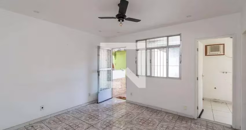 Casa com 2 quartos para alugar na Rua Doutor Weinschenk, Penha, Rio de Janeiro
