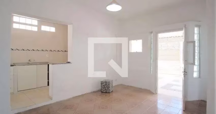 Casa com 2 quartos para alugar na Rua João Vieira Prioste, Vila Carrão, São Paulo