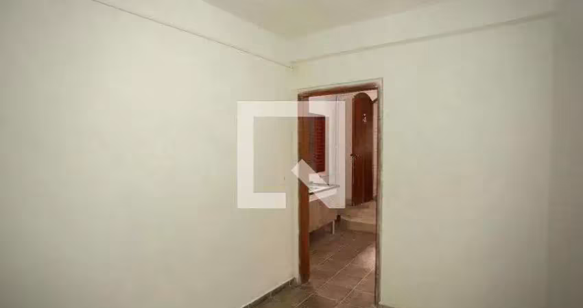 Casa com 2 quartos para alugar na Rua Professor Carlos Benjamin de Lyra, Vila Jaguara, São Paulo