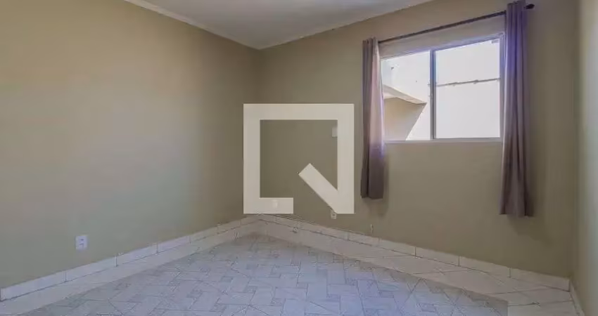 Casa com 3 quartos para alugar na Rua Cesarina Ferreira, Vila Emílio, Mauá