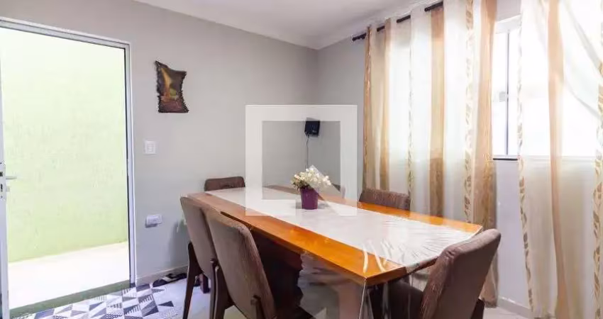 Casa com 3 quartos para alugar na Rua Oswaldo Port, Quitaúna, Osasco