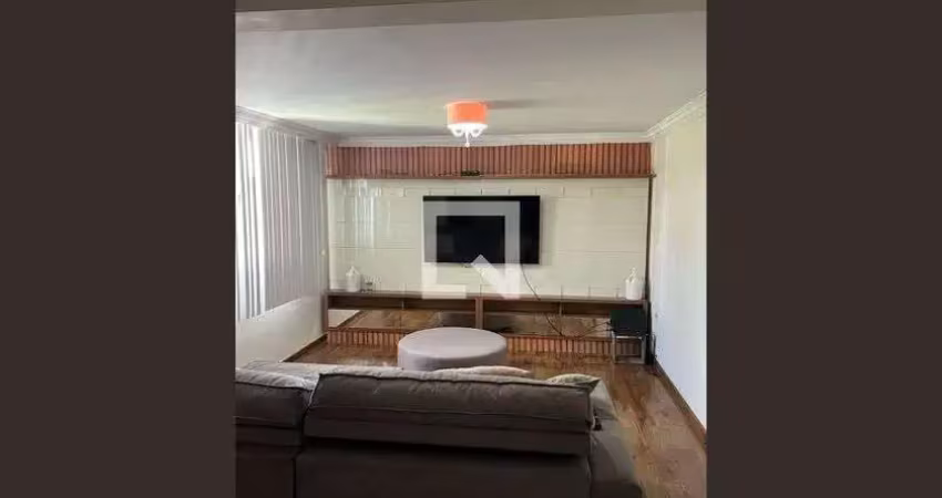 Casa com 4 quartos para alugar na Rua Jair Luvizotto, Centro, Pinhais