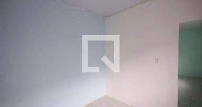 Casa com 2 quartos para alugar na Rua Silva Guimarães, Vila Ede, São Paulo