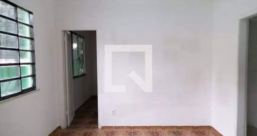Casa com 2 quartos para alugar na Rua Tobias Barreto, Mutondo, São Gonçalo