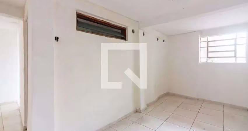 Casa com 2 quartos para alugar na Avenida Benedito Alves Turíbio, Padroeira, Osasco